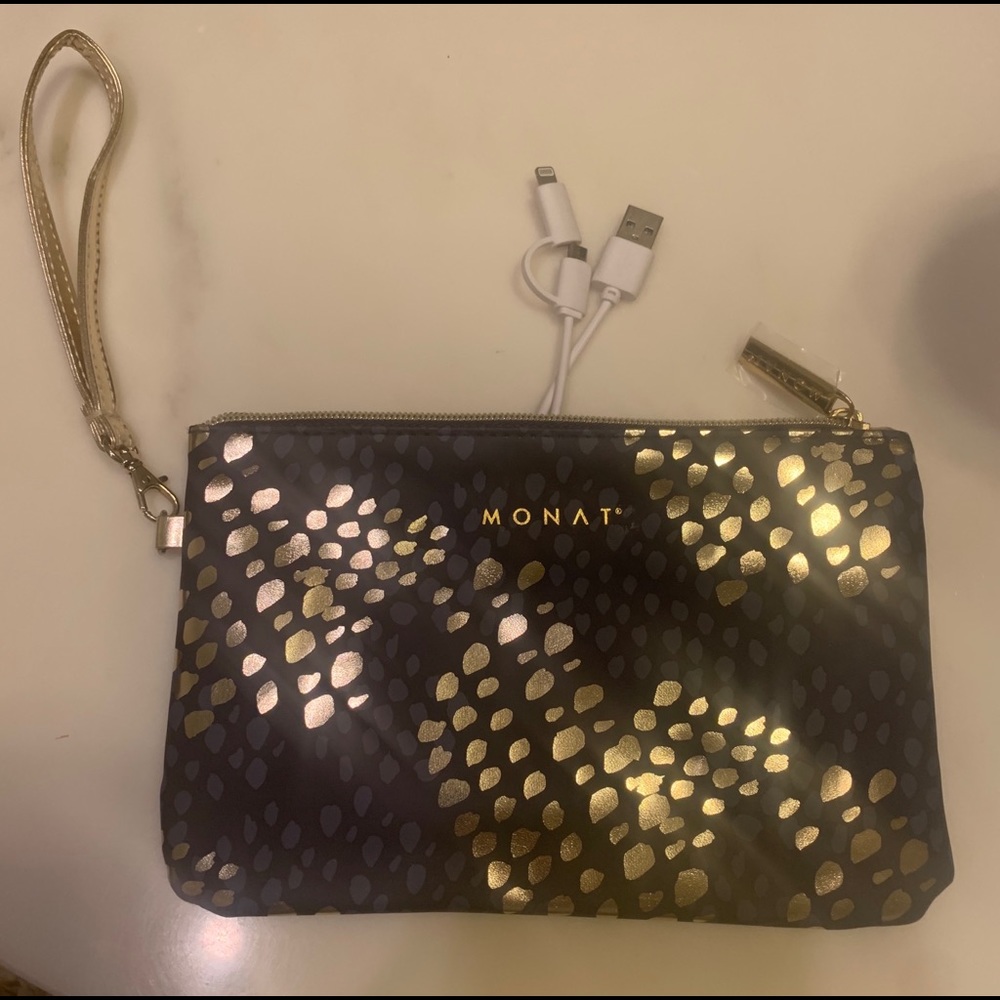 Monat Carry All with Power Pack for Cell Phone